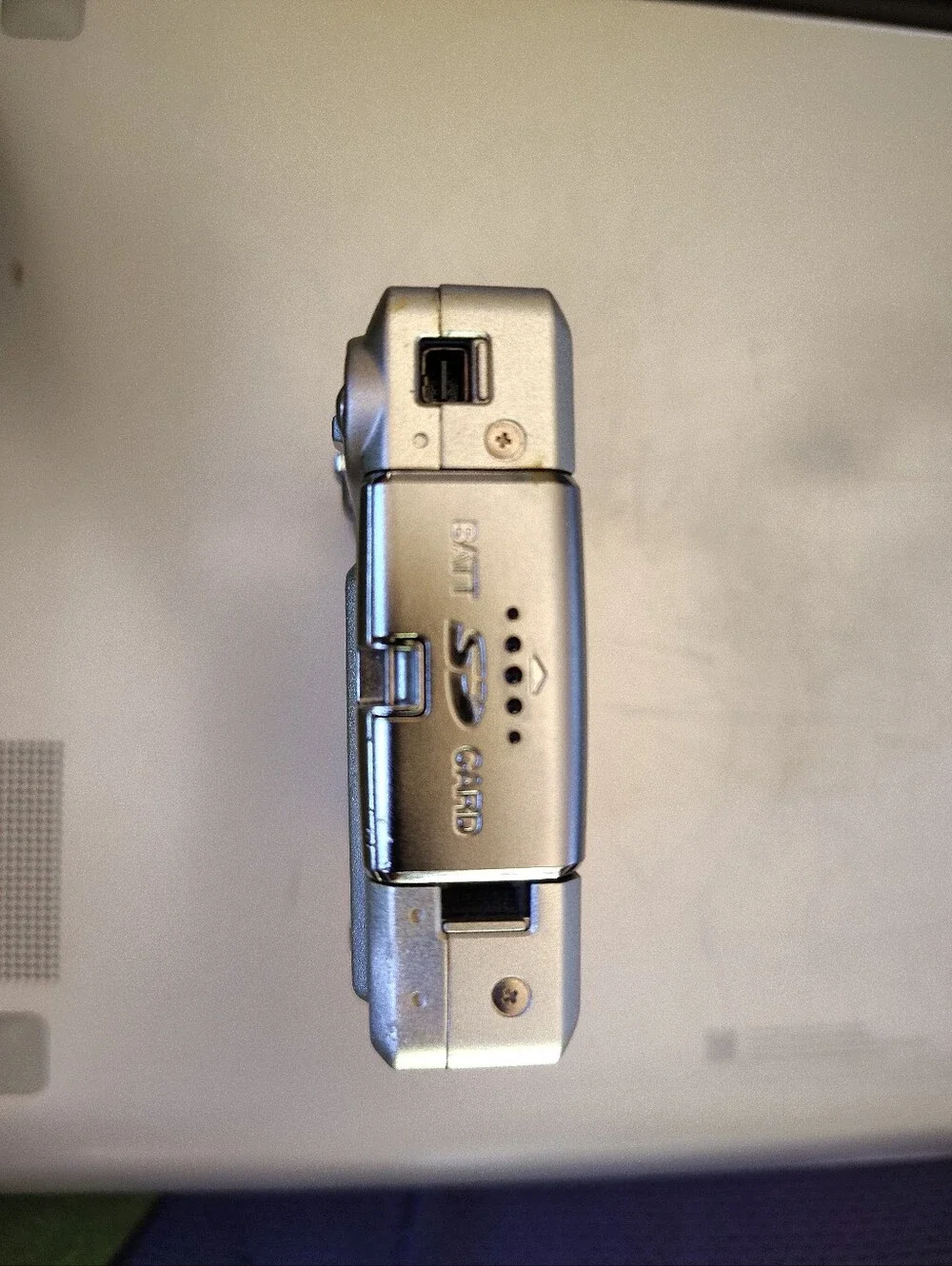Konica Minolta DiMAGE Xg Digital Camera Silver 5.1-17.1mm Zoom Lens Tested